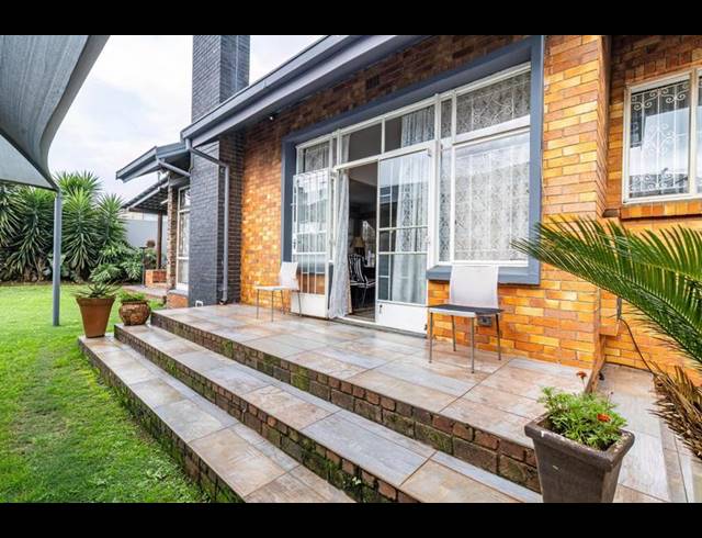 4 BEDROOM HOUSE FOR SALE IN SYMHURST